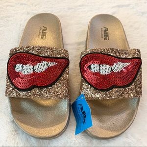 NWT Gold Glitter Lips & Teeth Slide Sandals Size 8